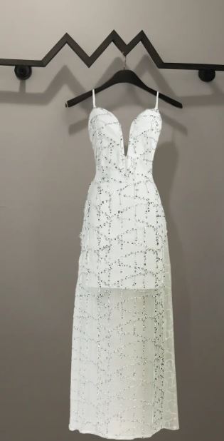 Damenabendkleid mit kunstvoller Paillettenverzierung und tiefem V-Ausschnitt, Größe Valenzora