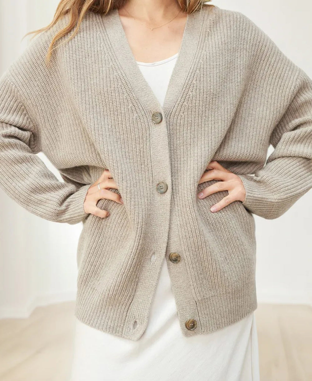 Valenzora Cardigan | Elegant, oversized vest for women with button closure and V-neck