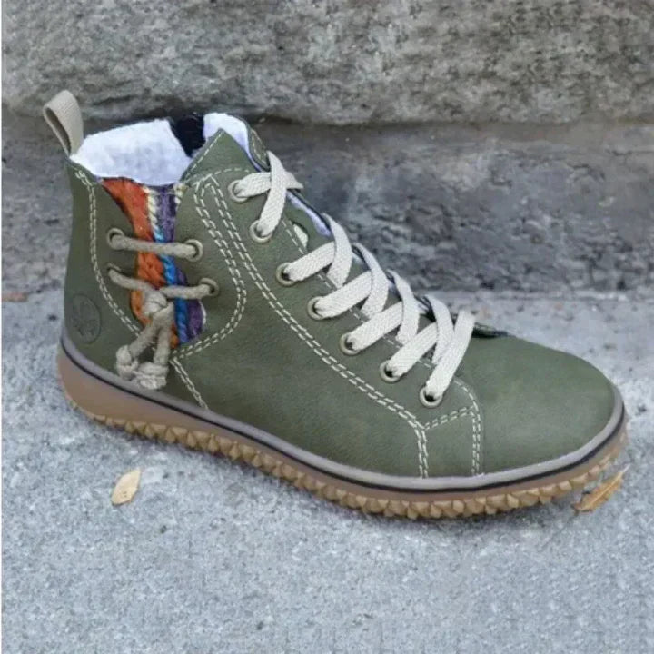Timelessly elegant leather boots in a vintage look