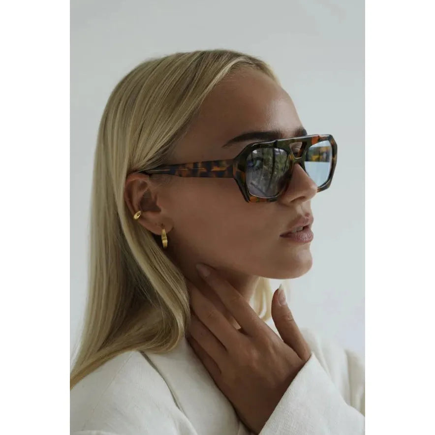 Valenzora | Elegant sunglasses for a unique style
