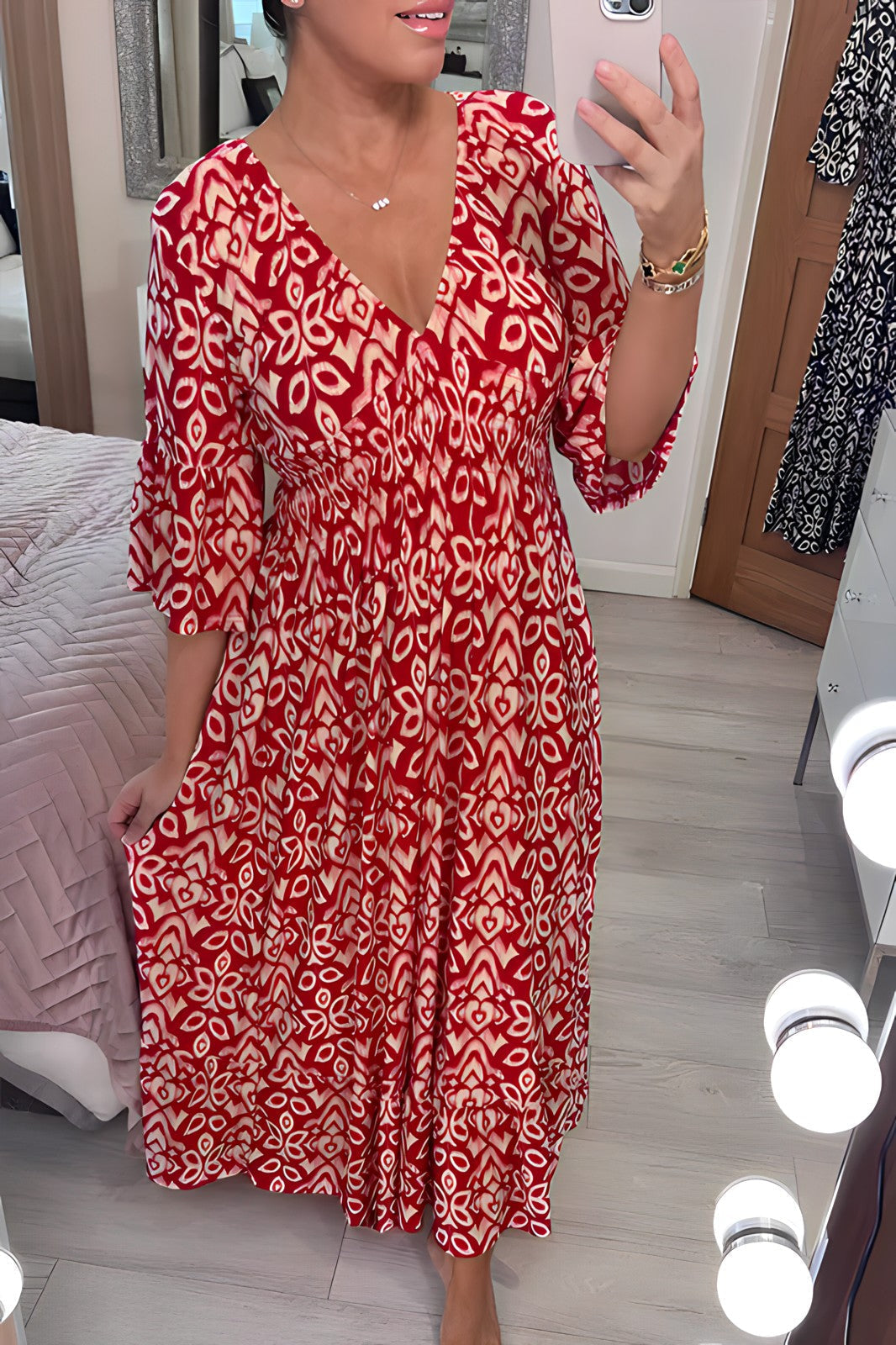 Dress with 3/4 sleeves and pattern