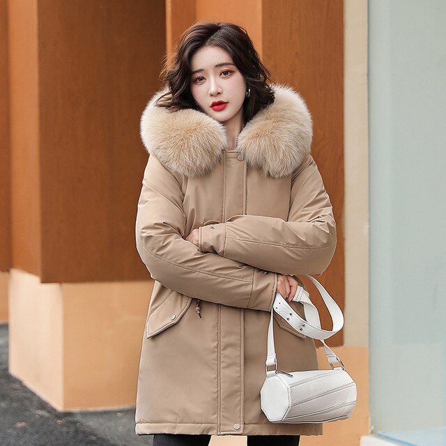 Valenzora and Chic: Parkajacke „Elena“ mit Fellkragen