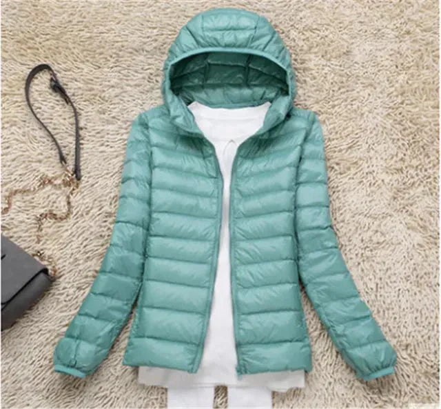 Valenzora – Leichte Kapuzen-Daunenjacke für Damen