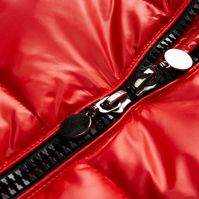 Schwarze Glanzdaunenjacke