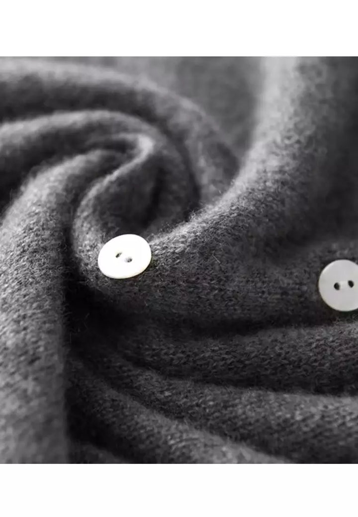 Valenzora | Soft cardigan with elegant button closure