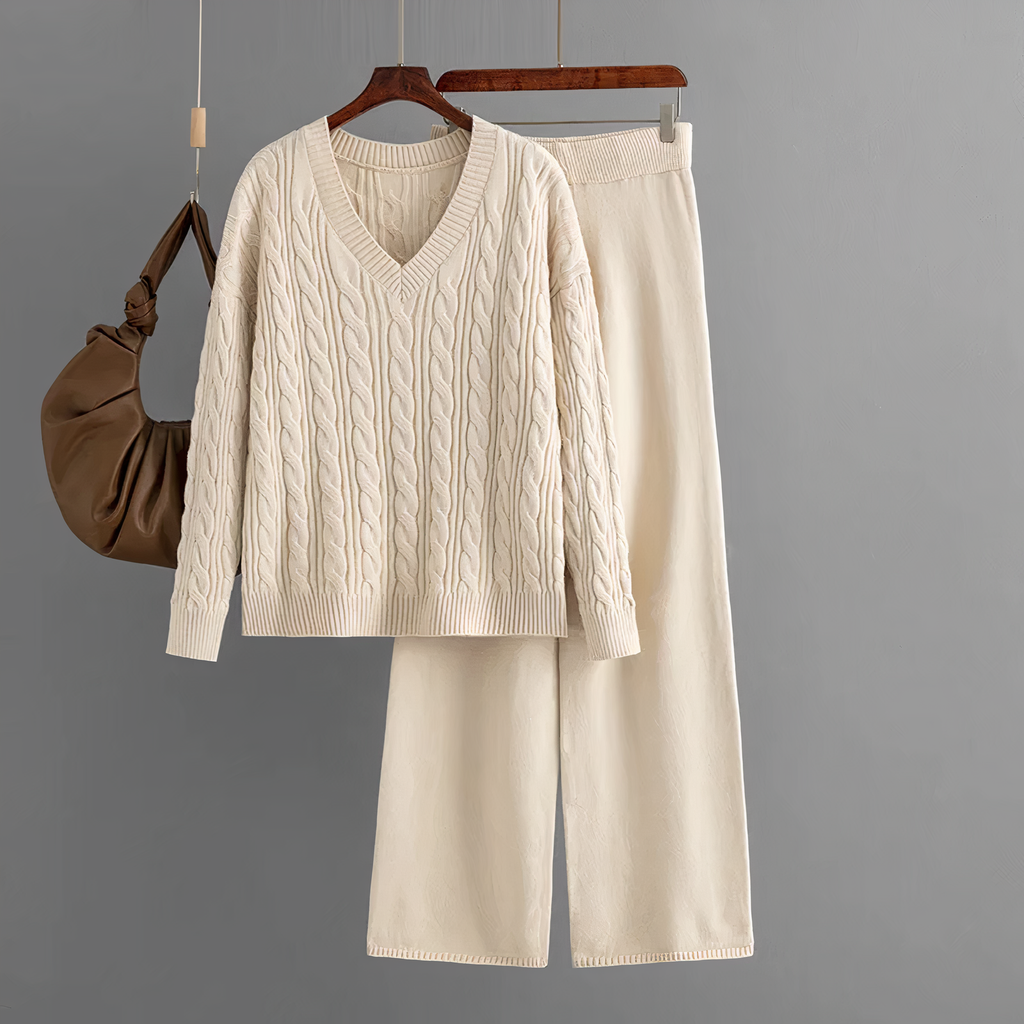 Valenzora - Fashionable set with V-neck