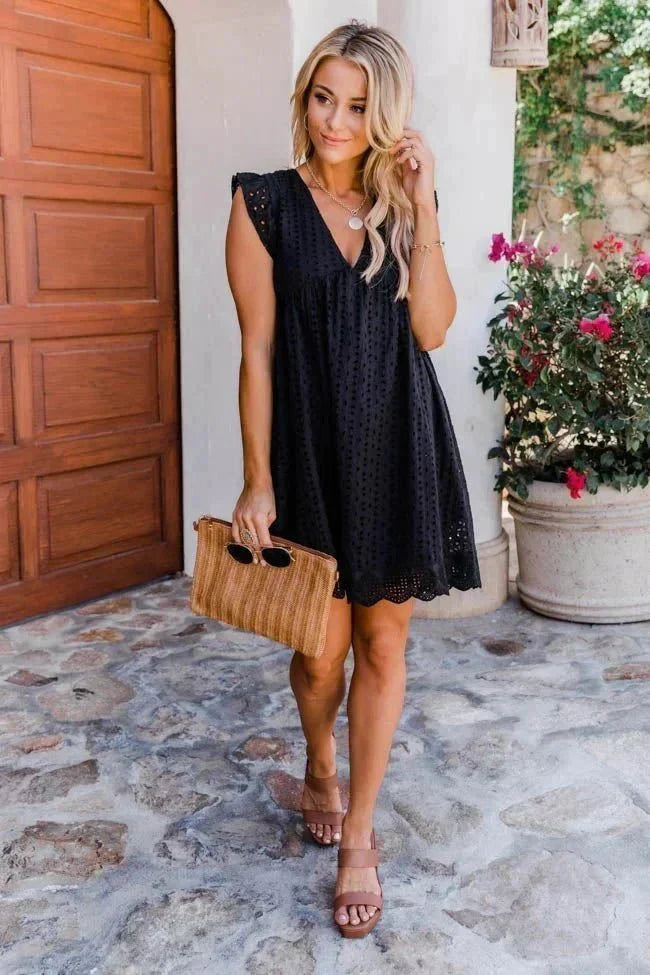 Dresses with a V-neck and sleeves