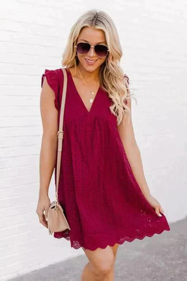 Dresses with a V-neck and sleeves