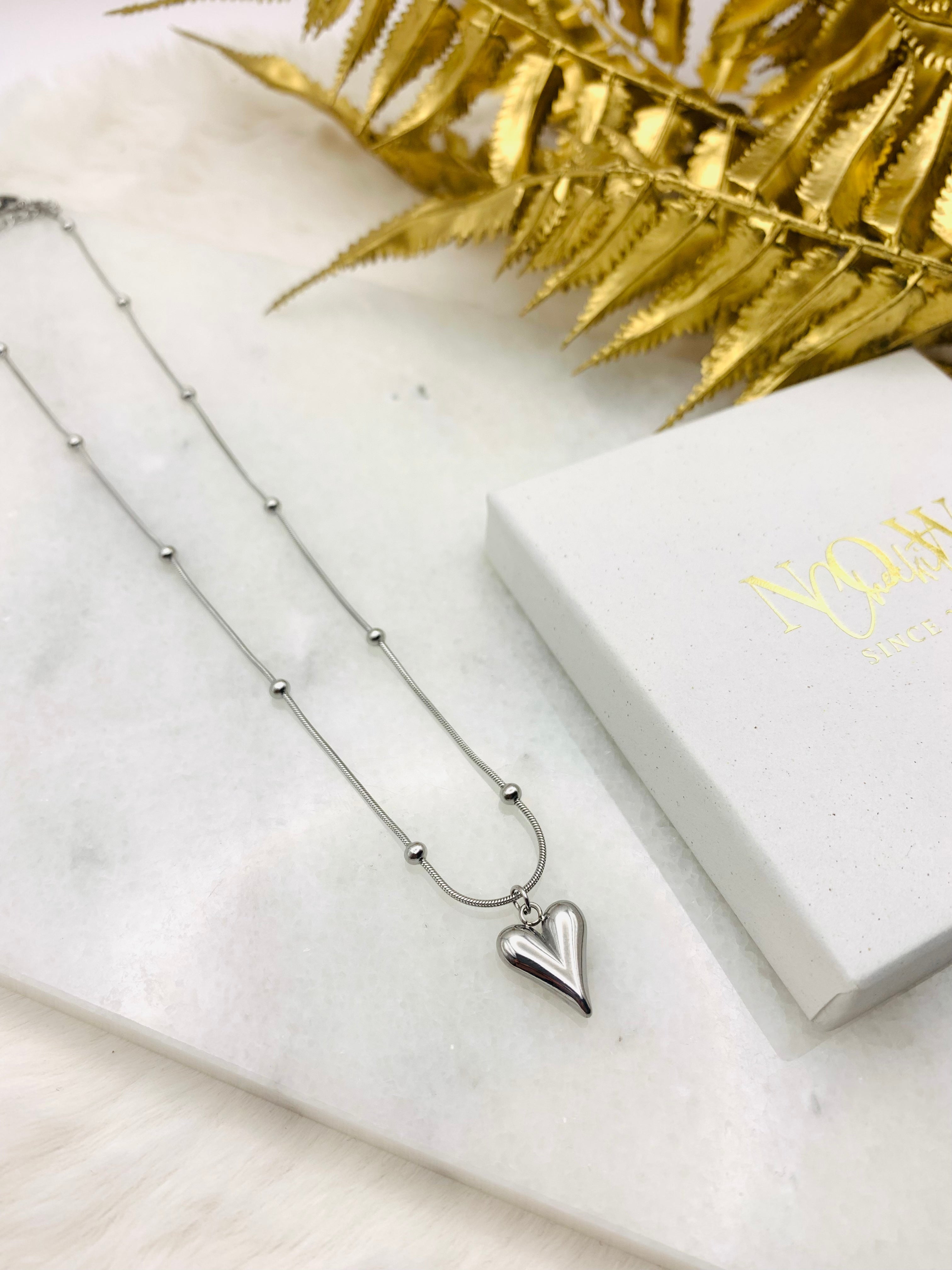 Valenzora | Elegant heart pendant necklaces