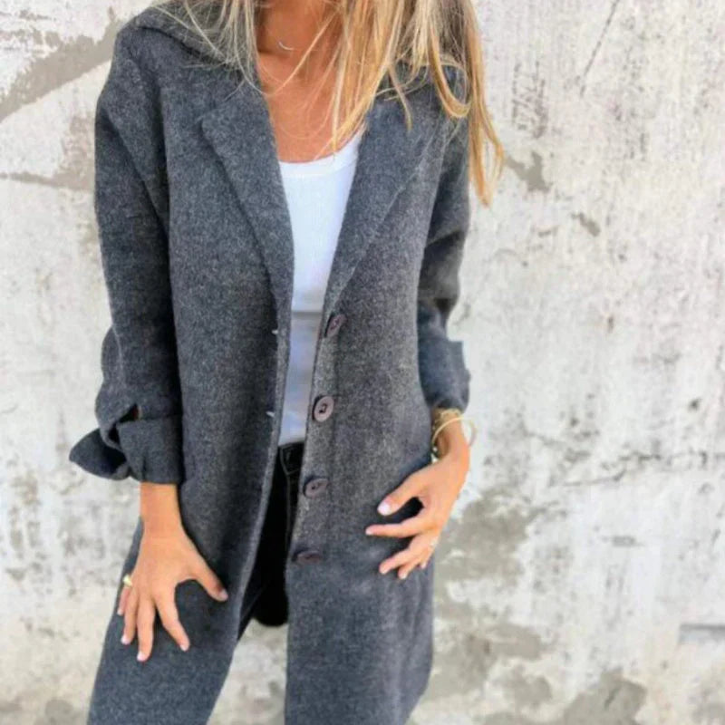 Valenzora | Kuschelige, mittellange Strickjacke für Damen mit hochgekrempelten Ärmeln