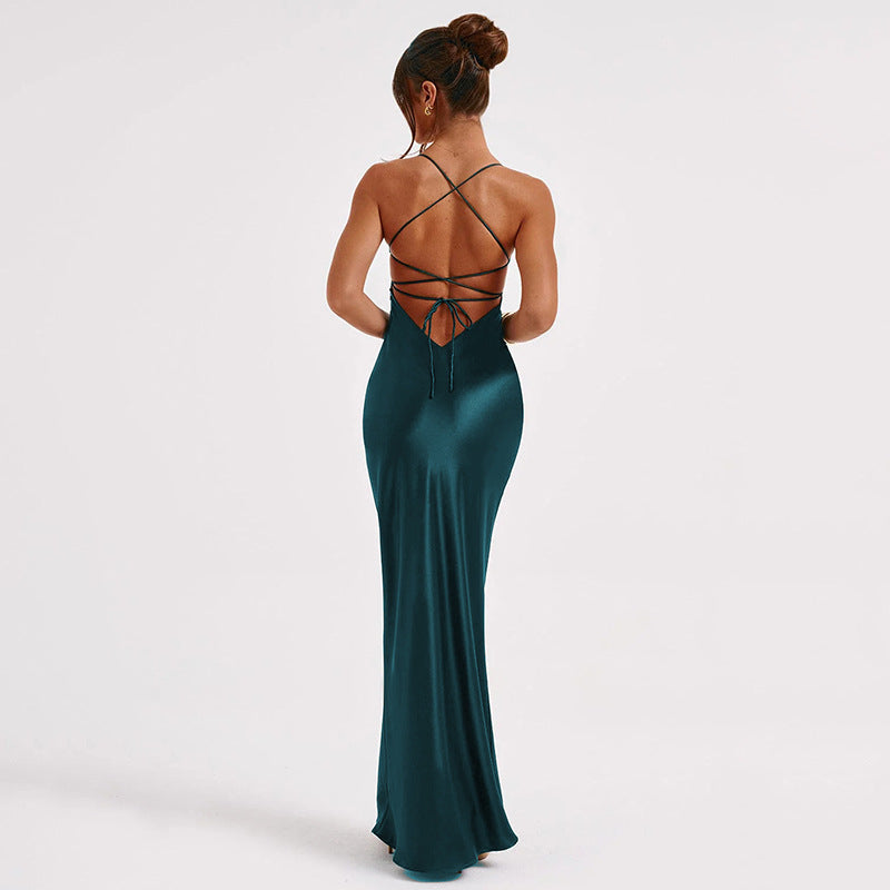 Valenzora | Spaghettiträgerkleid aus seidigem Material mit Maxi-Saum