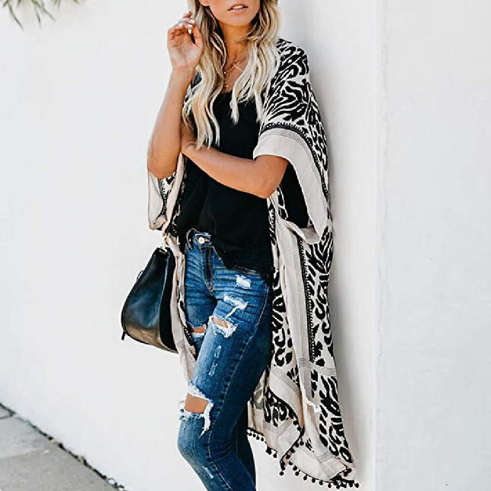 Valenzora | Bohemian kimono with leaf print and fringe detail