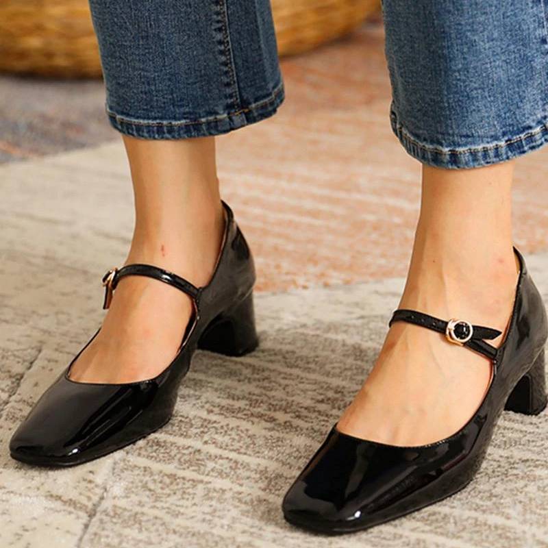 Valenzora | Shoes with shiny block heels