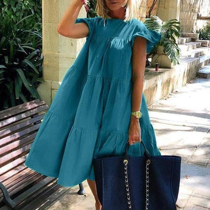 Kurzes Midikleid mit ausgestelltem Rock