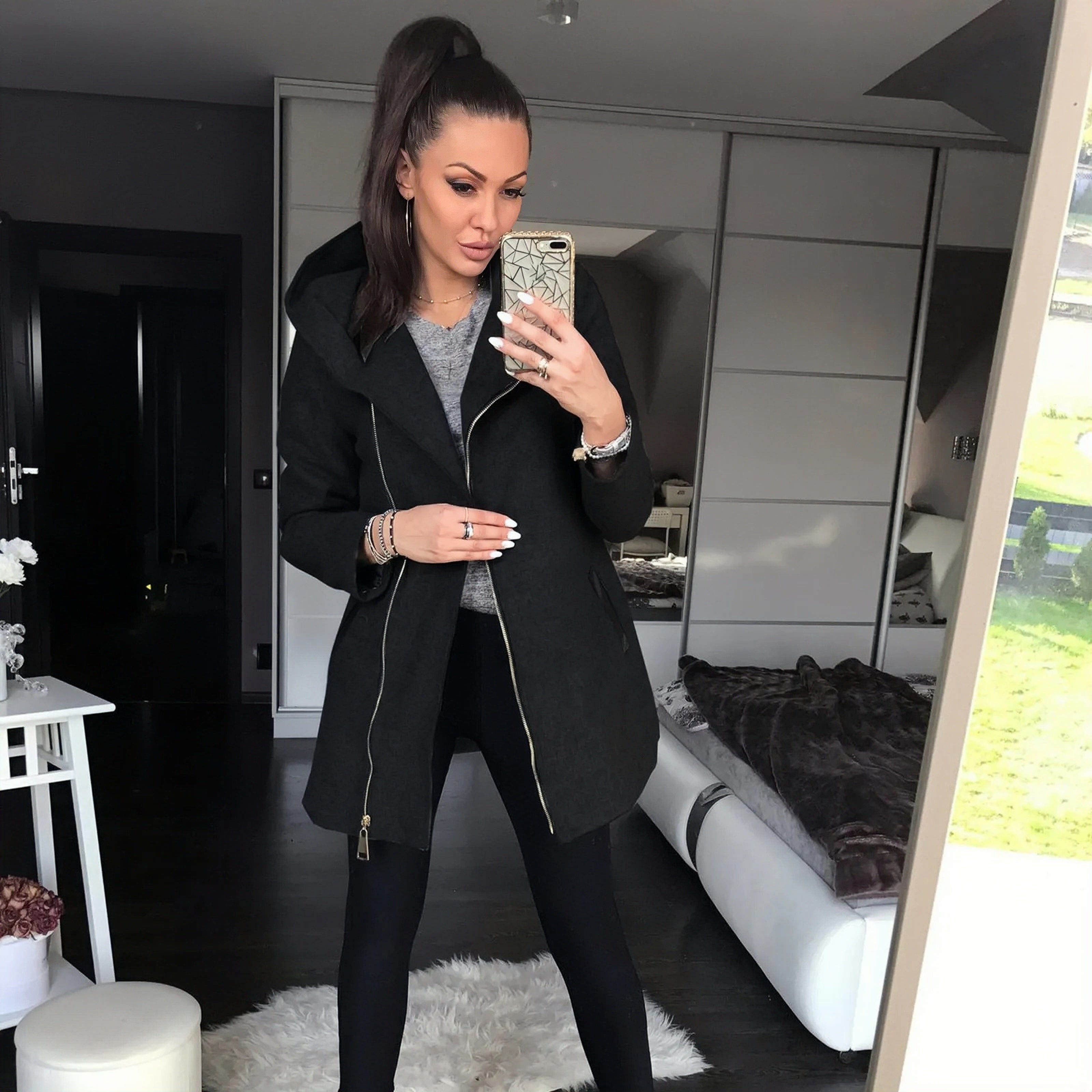 Modische und minimalistische Winterjacke