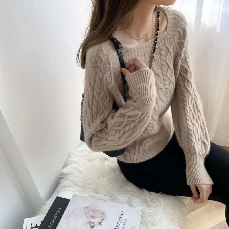 Valenzora - Sweater with square collar