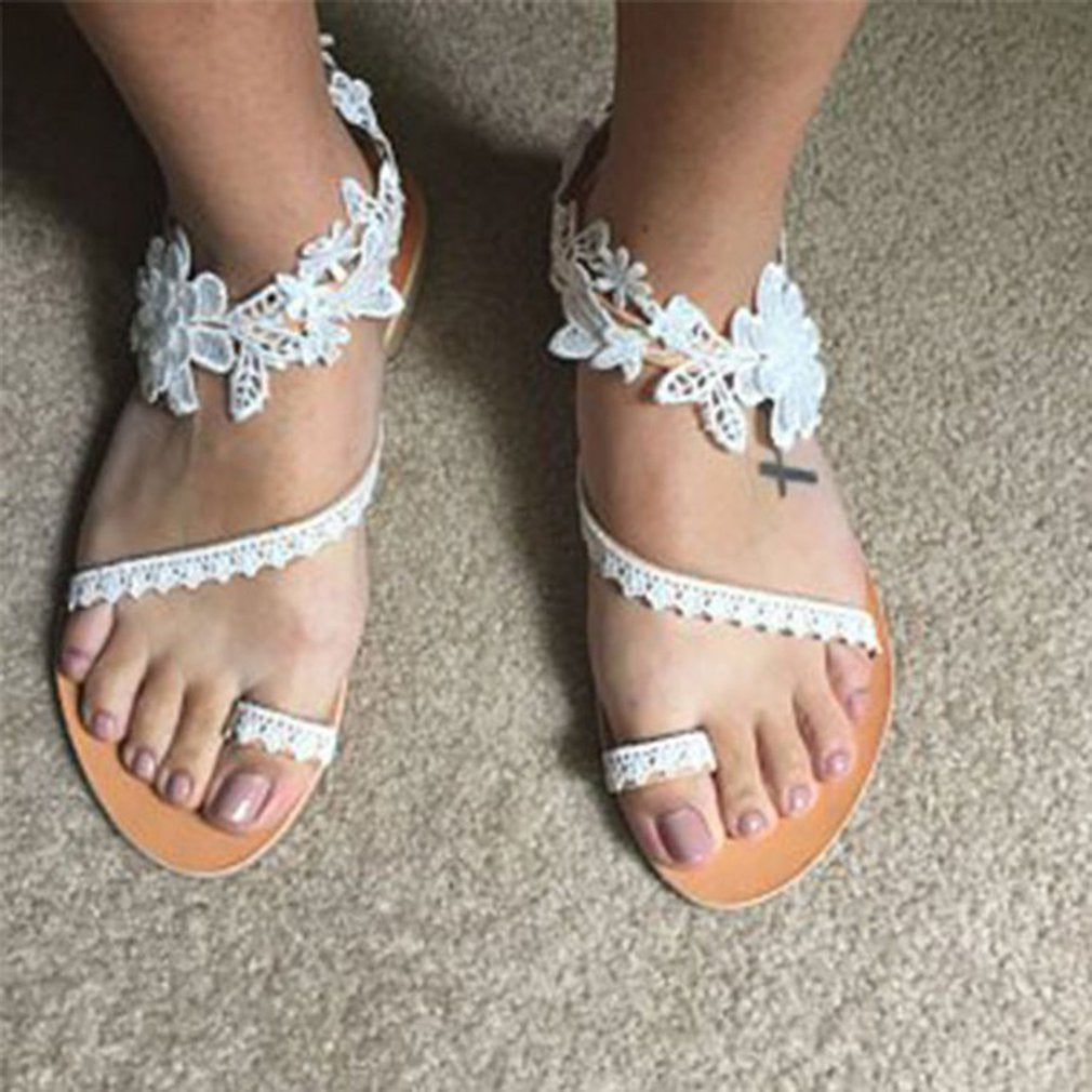 Valenzora | Floral lace for plus-size women