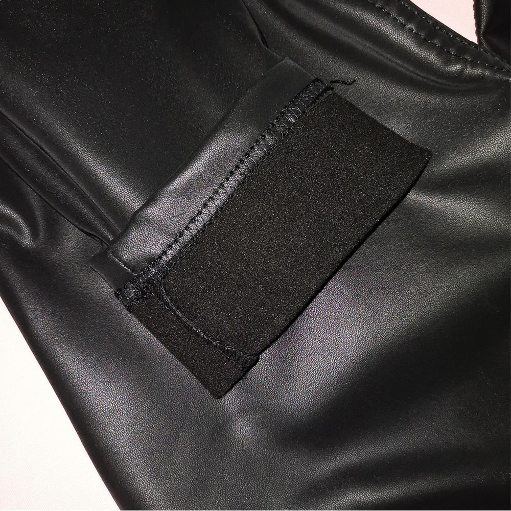 Valenzora | The rumors about the leather trousers