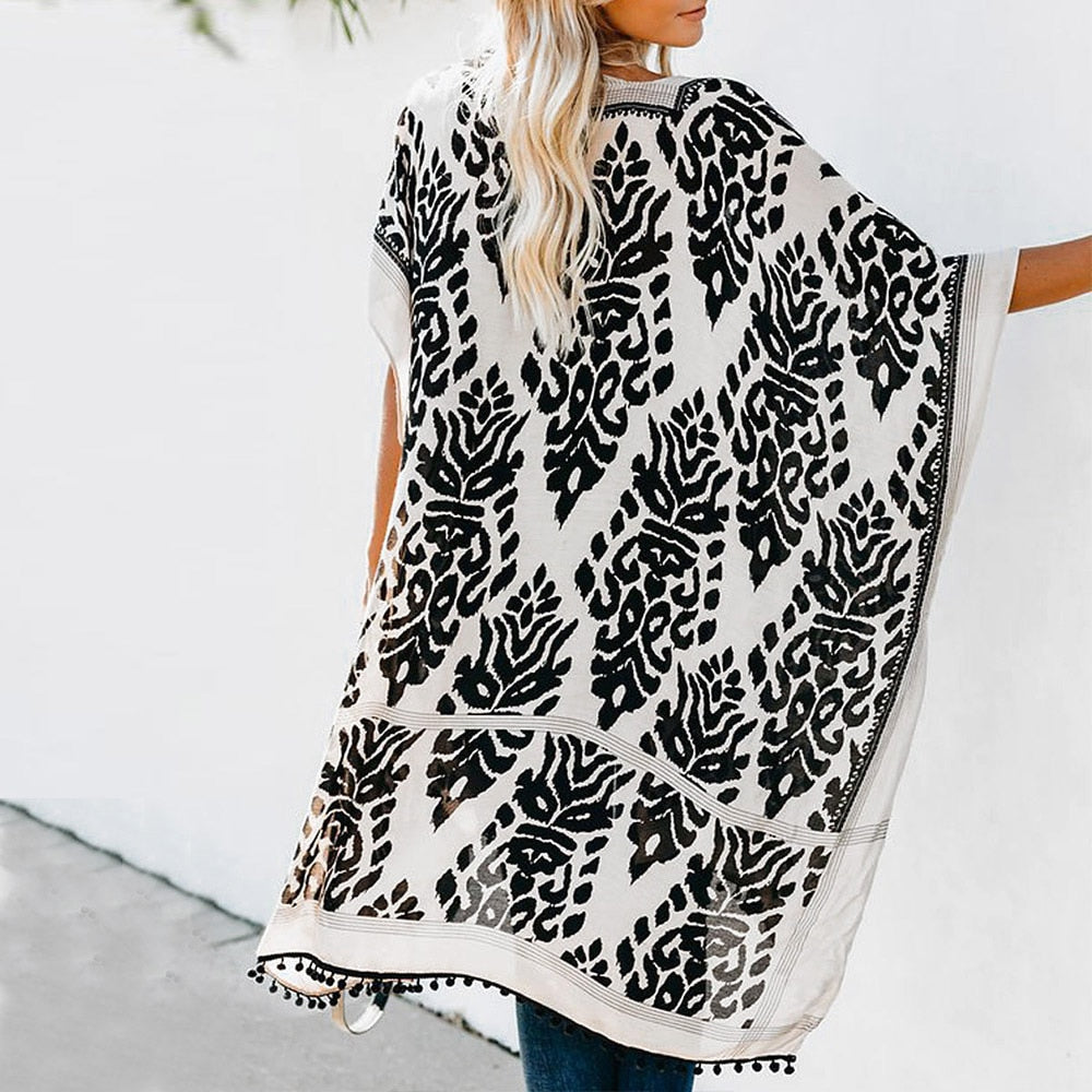 Valenzora | Bohemian kimono with leaf print and fringe detail