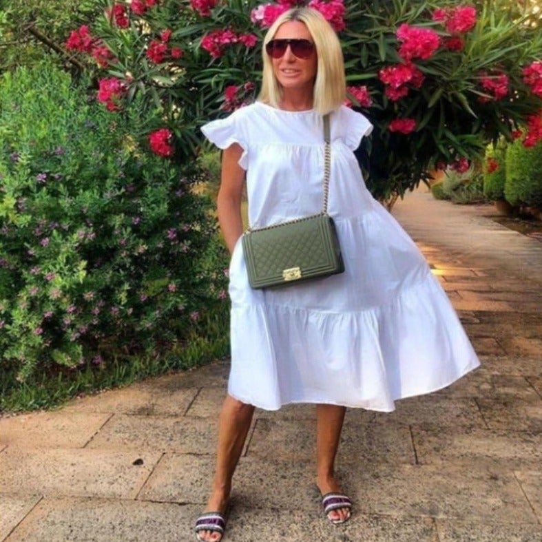 Kurzes Midikleid mit ausgestelltem Rock