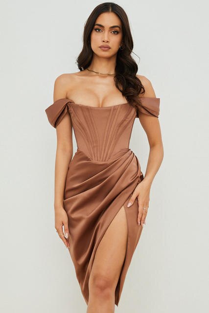 Valenzora – Knielanges, figurbetontes Abendkleid mit Trägern