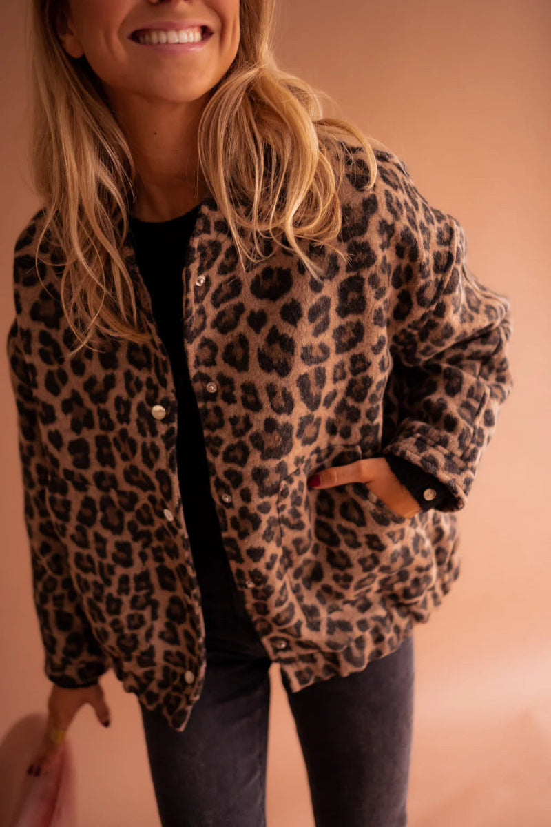 Valenzora | Die Leoparden-Bomberjacke