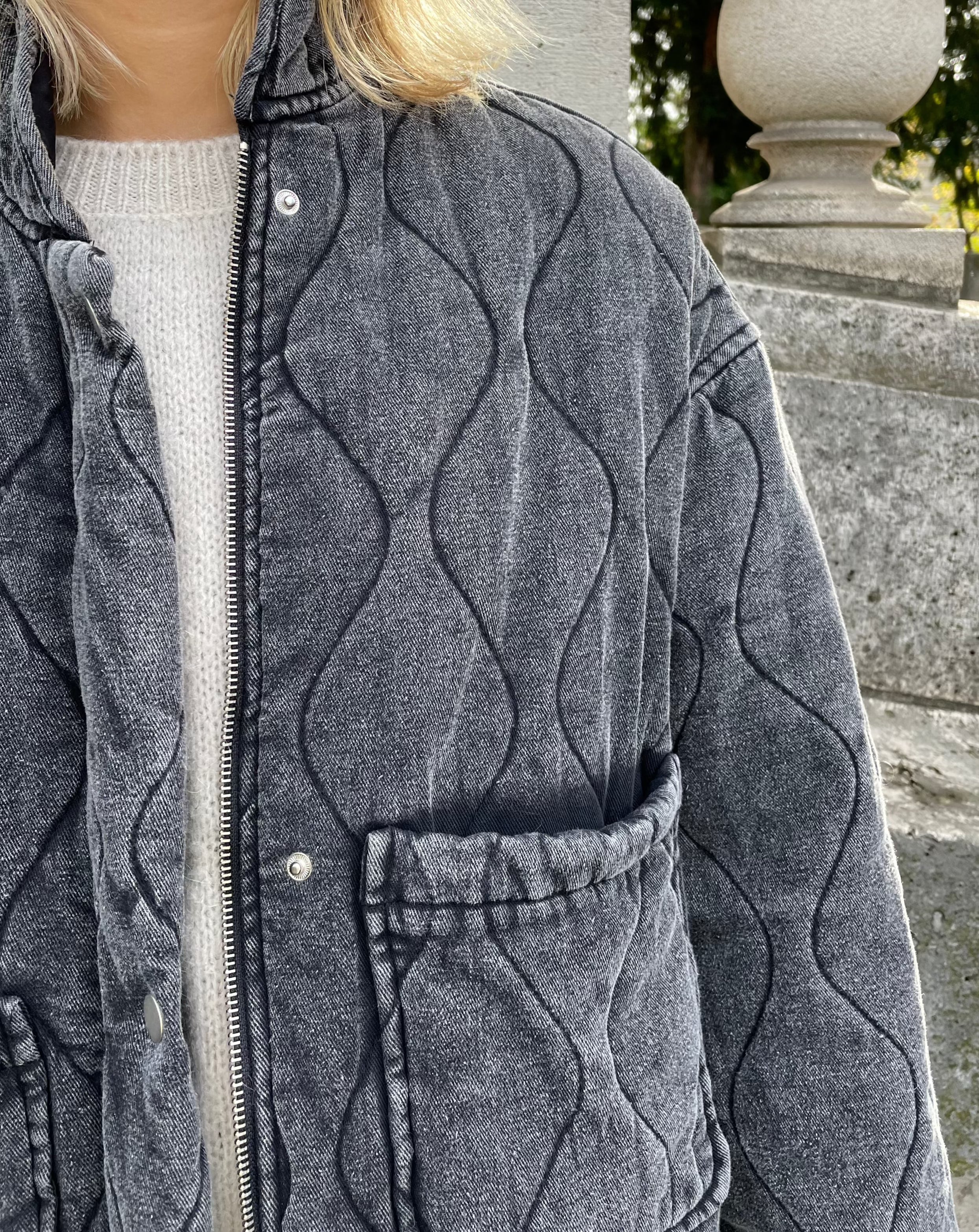 Valenzora | Must-Have Grey Jacket with Large Pockets