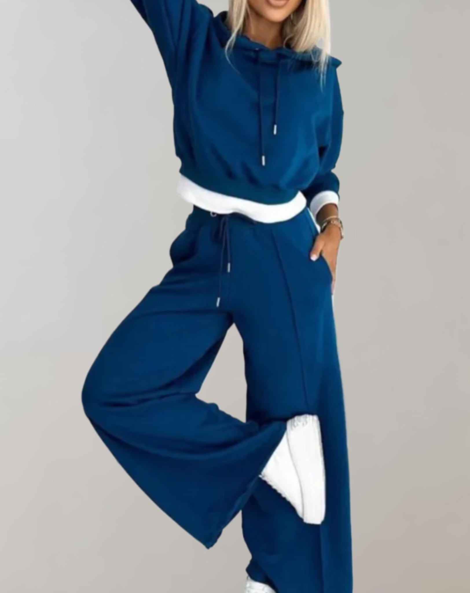 Valenzora | 2-Piece Set with a Two-Tone Hoodie and Wide-Leg Trousers for Women