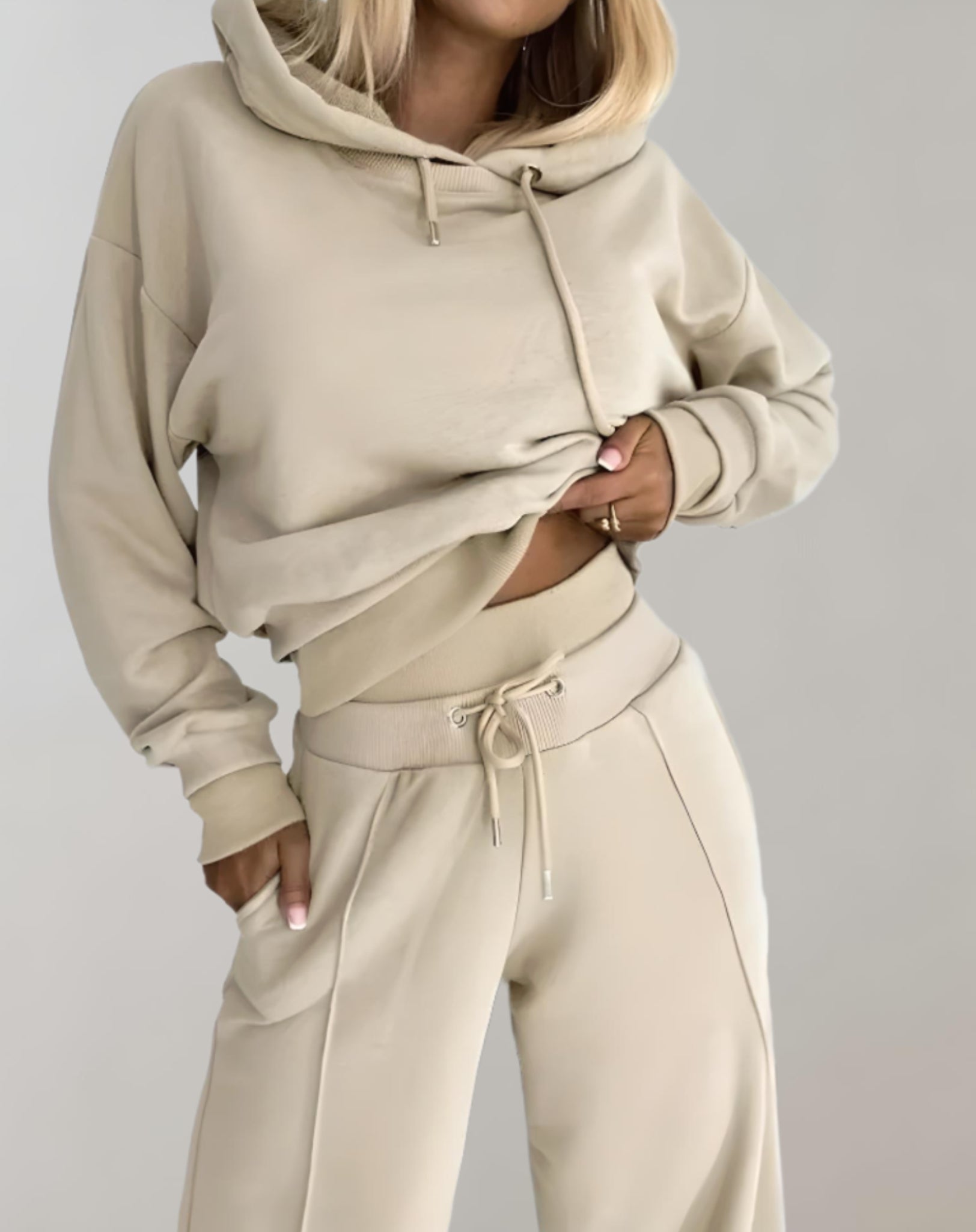 Valenzora | 2-Piece Set with a Two-Tone Hoodie and Wide-Leg Trousers for Women