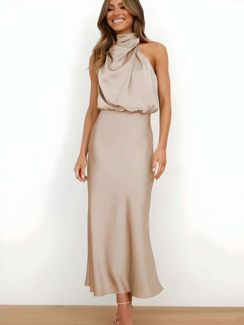 Valenzora | Elegantes Satinkleid-Design