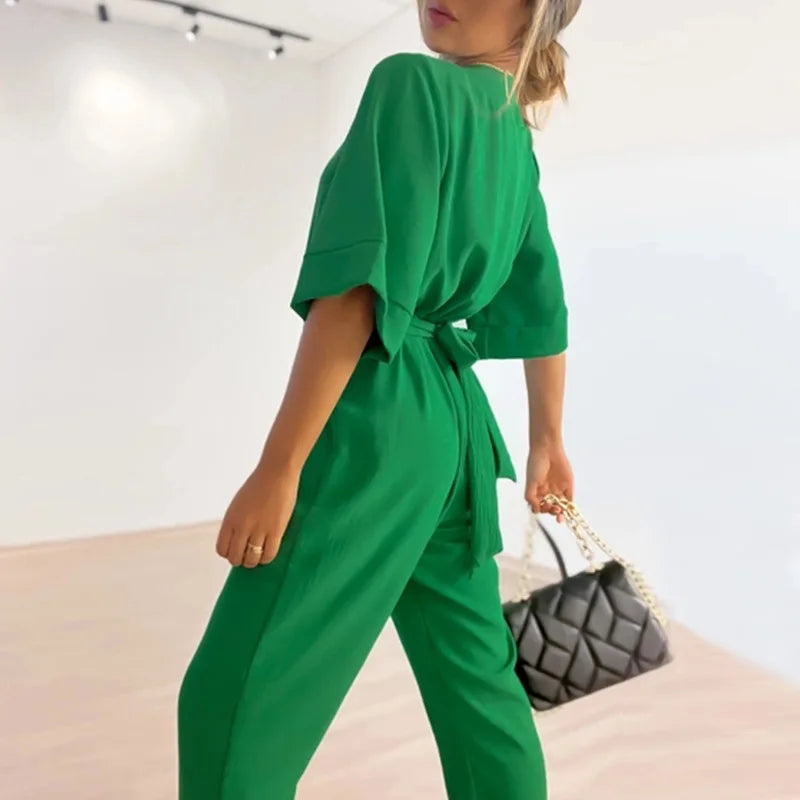 Valenzora | Simple jumpsuit with V-neck and short sleeves