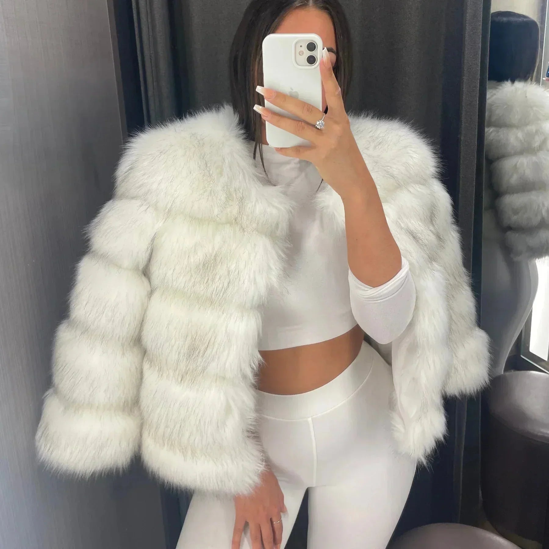 Valenzora | Warme, kurze, flauschige Kunstpelzjacke für Damen