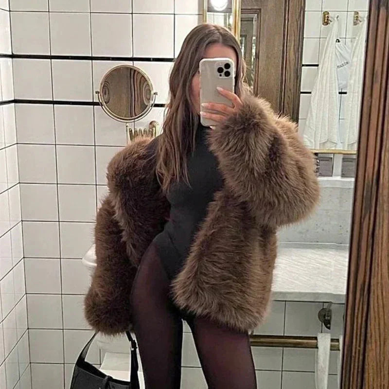Valenzora | Kurze, flauschige Kunstpelzjacken Valenzora | für Damen