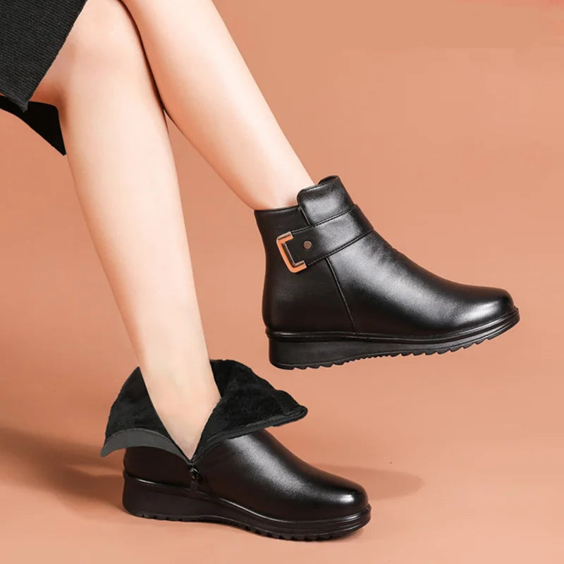 Orthopädischer Damenstiefel aus Wolle mit Metallschnalle