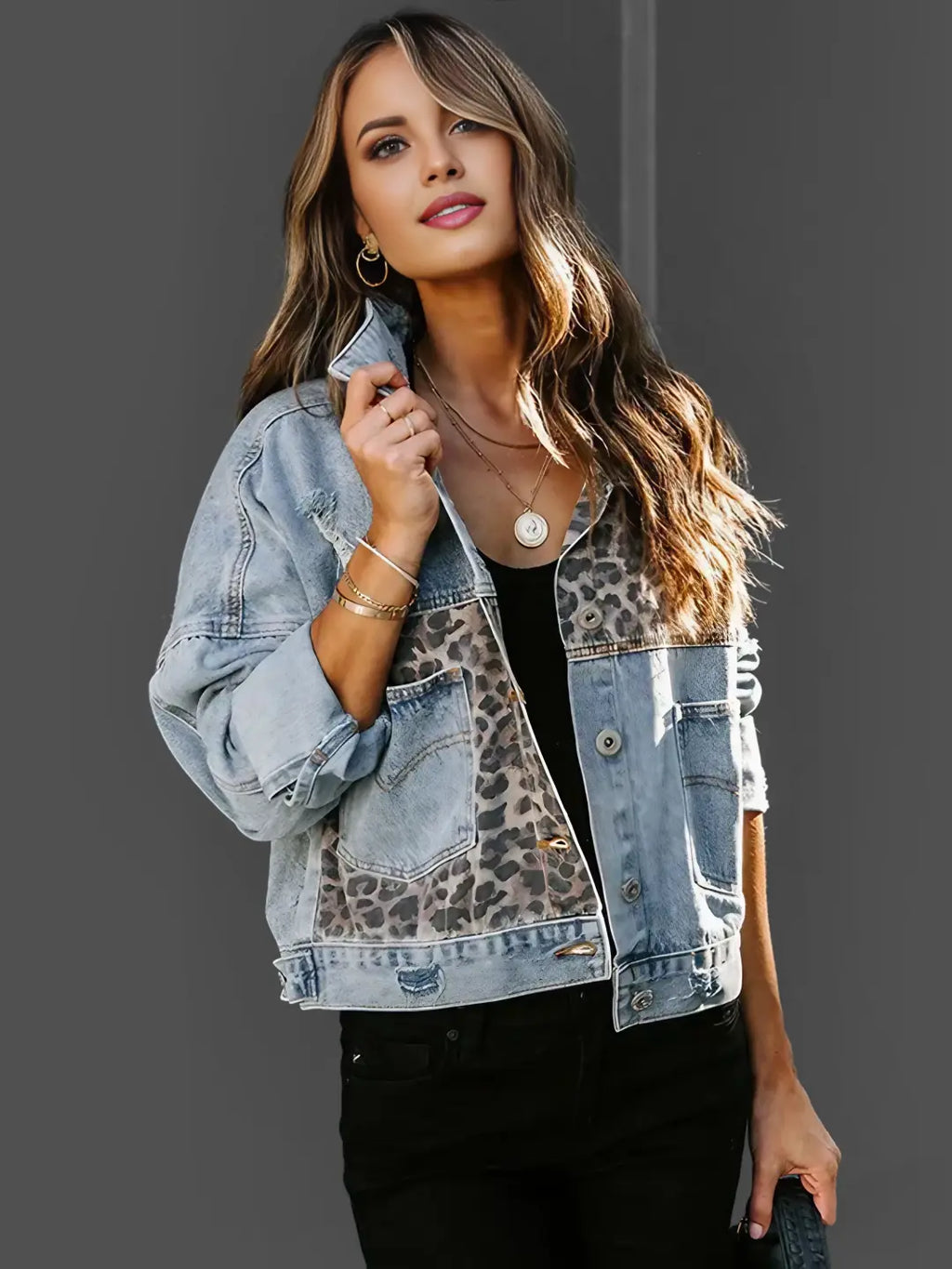 Jeansjacke mit Leopardenmuster