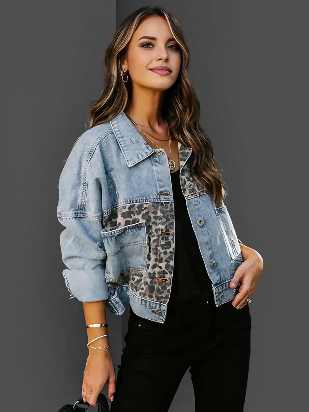 Jeansjacke mit Leopardenmuster