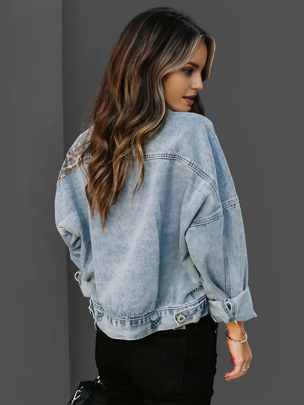 Jeansjacke mit Leopardenmuster