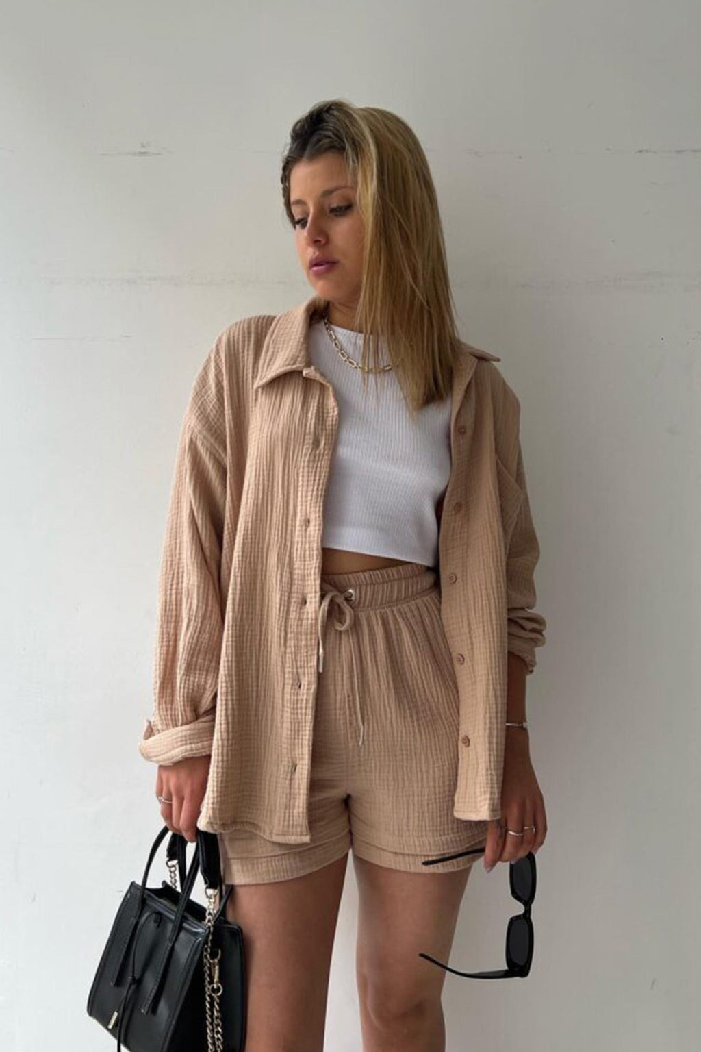Stilvolles und gemütliches Langarmshirt- und Shorts-Set