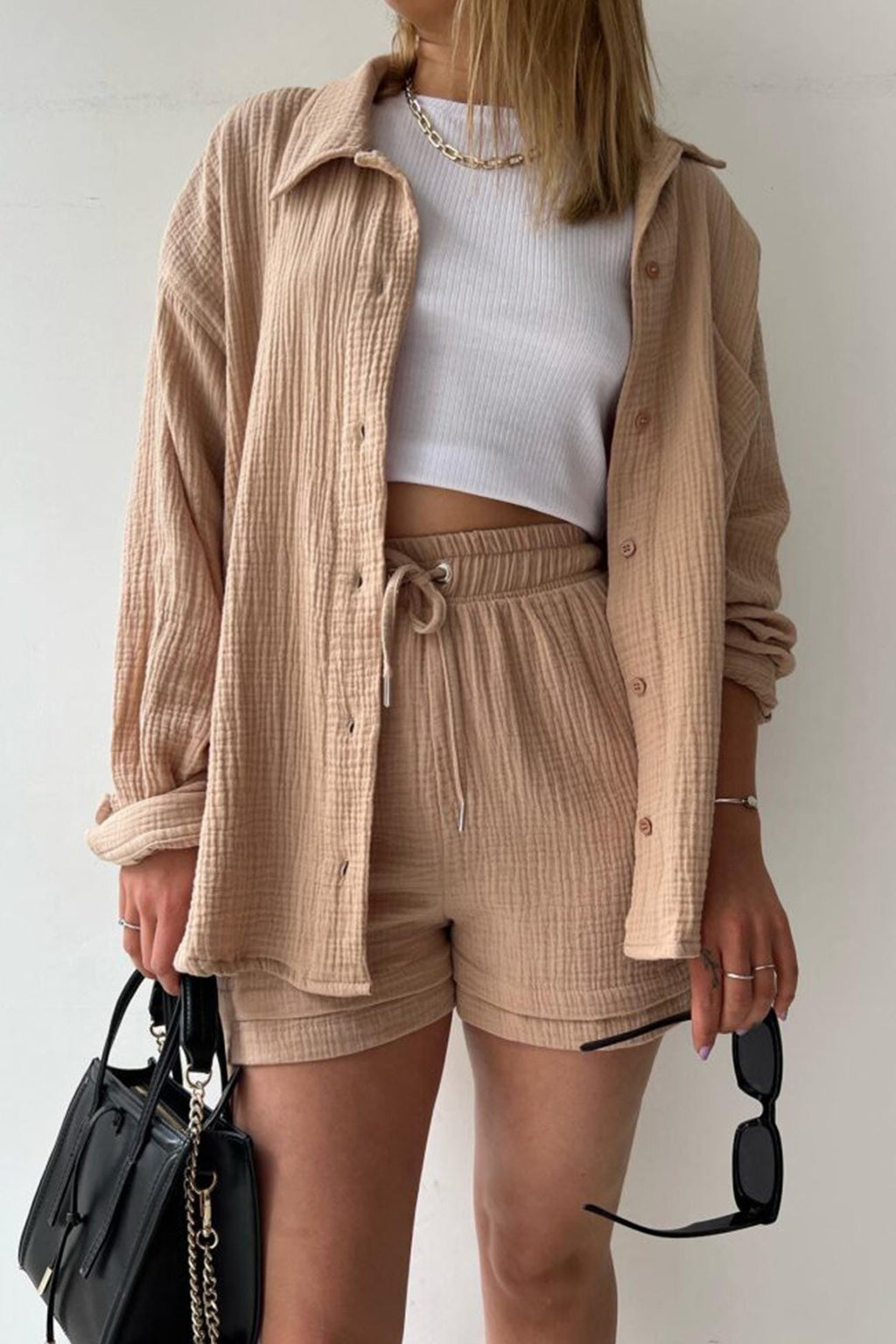 Stilvolles und gemütliches Langarmshirt- und Shorts-Set