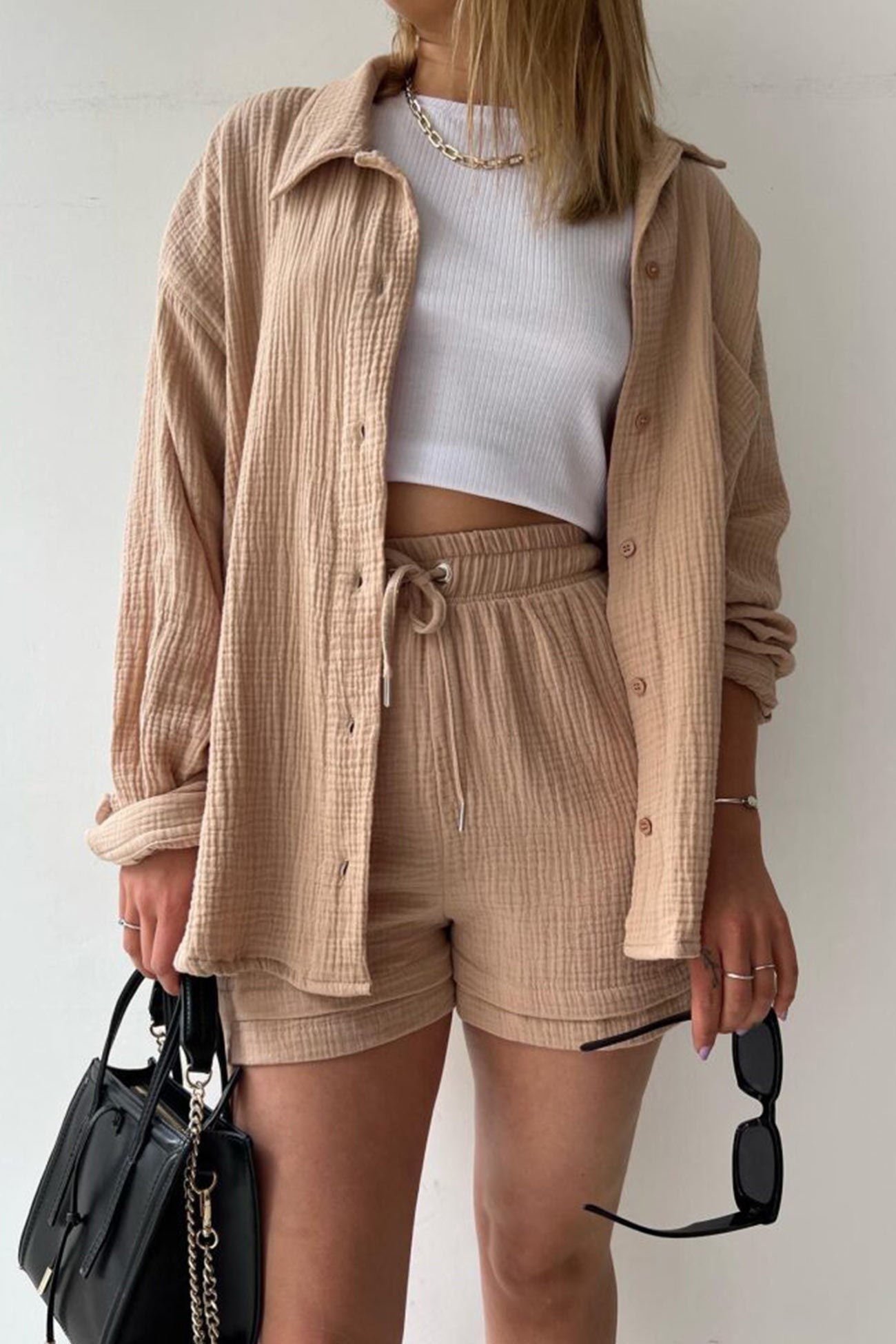 Stilvolles und gemütliches Langarmshirt- und Shorts-Set