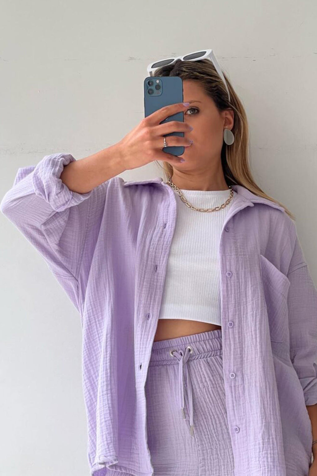 Stilvolles und gemütliches Langarmshirt- und Shorts-Set