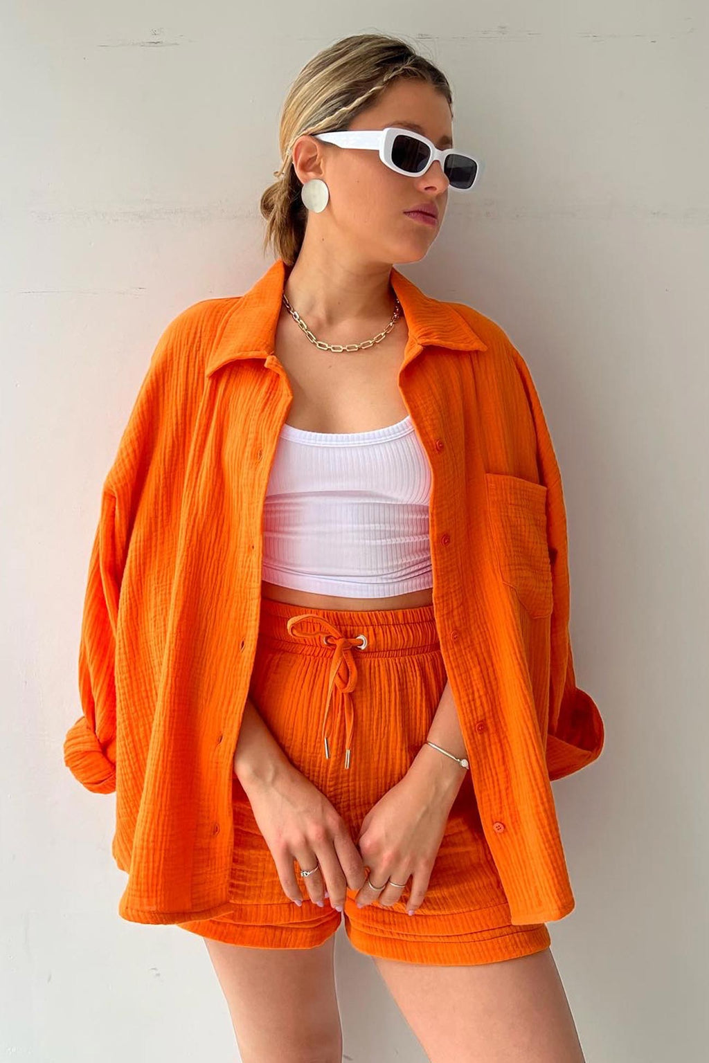 Stilvolles und gemütliches Langarmshirt- und Shorts-Set