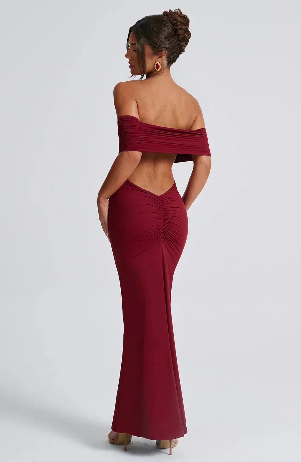 Valenzora | Kleid, rückenfrei, figurbetont, schulterfrei, elegantes Kleid