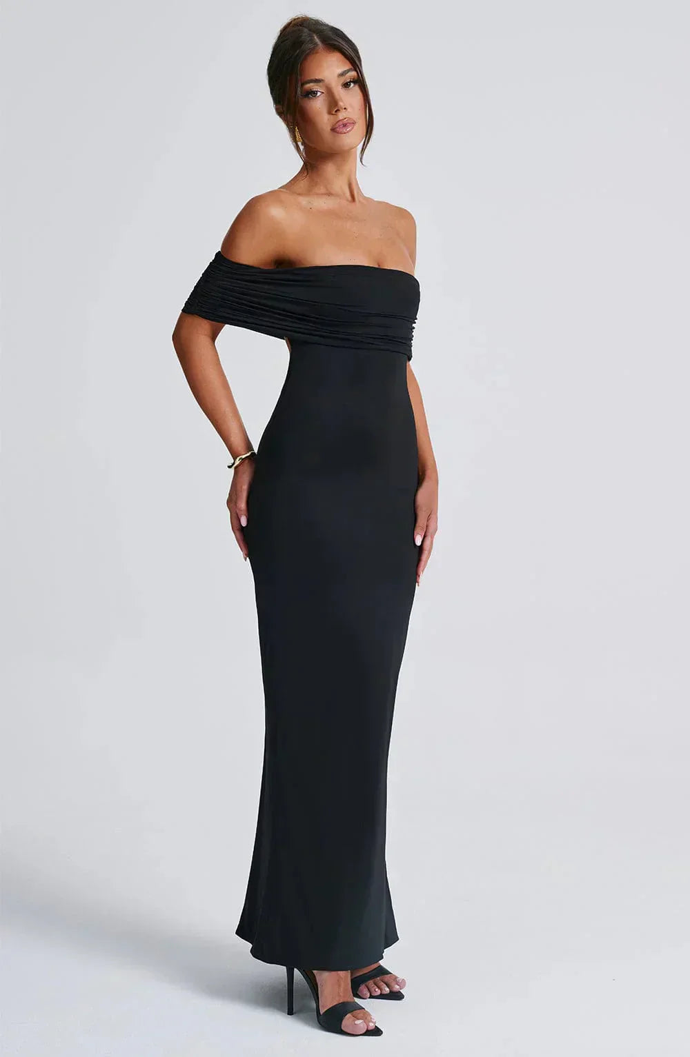 Valenzora | Kleid, rückenfrei, figurbetont, schulterfrei, elegantes Kleid