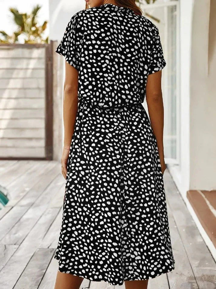 Valenzora - Elegant short-sleeved shirt dress with polka dots and drawstring waist