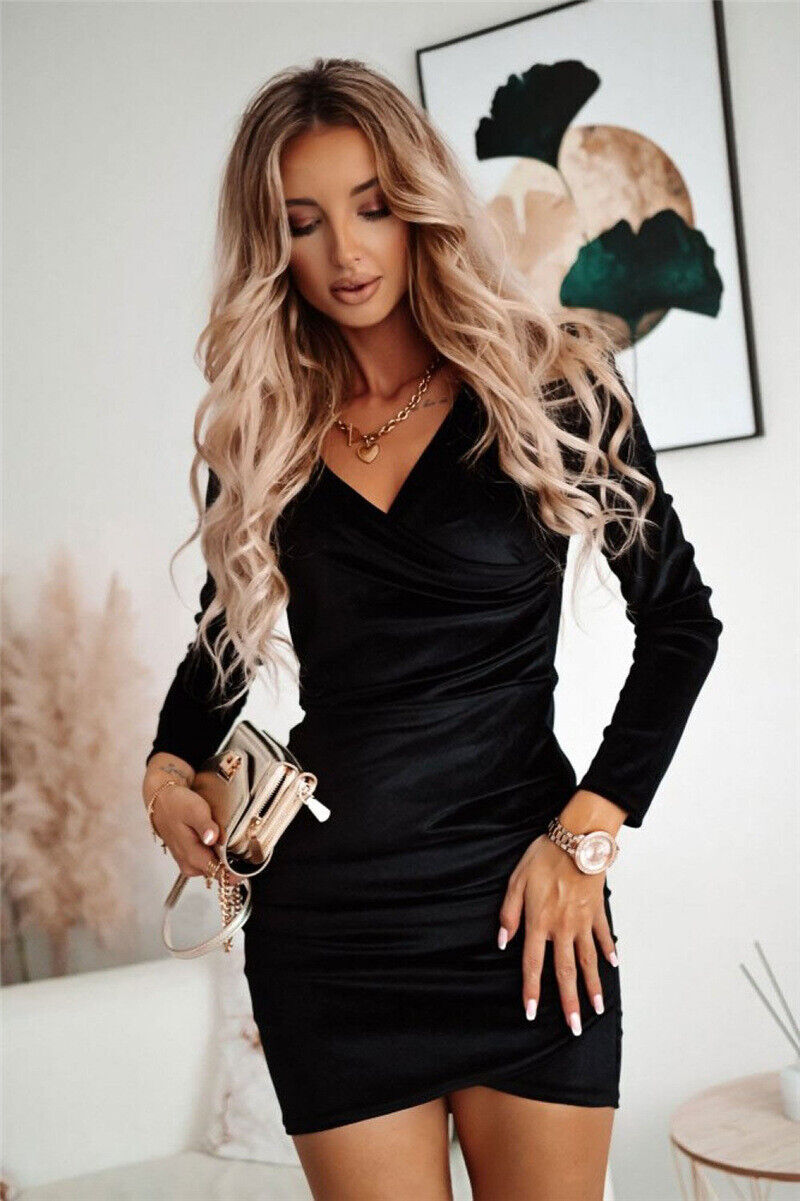 Valenzora | Samt-Partykleid mit langen Ärmeln ist ein Must-Have in dieser Saison.