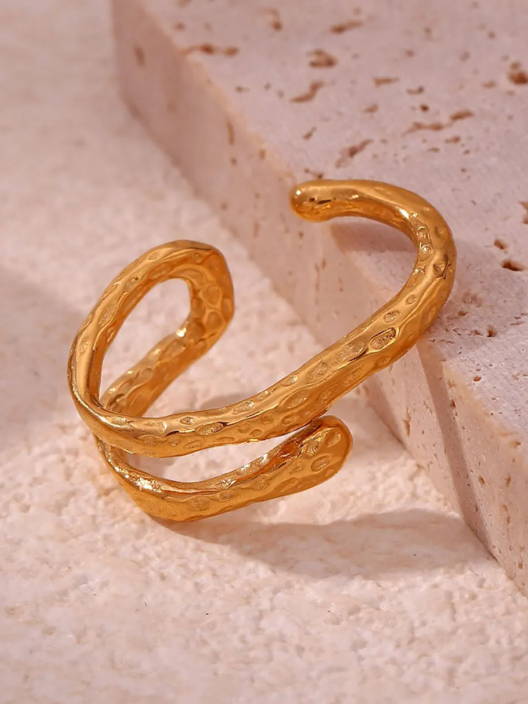 Valenzora | Chunky Ear Cuff Gold für einen edgy Style-Upgrade