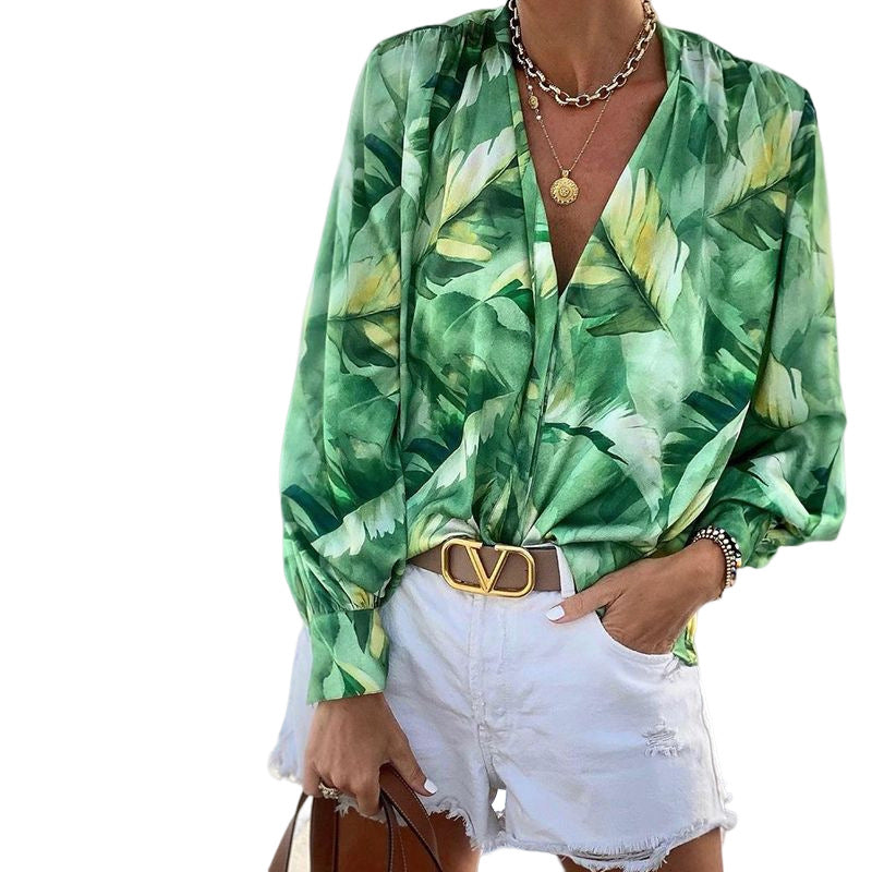 Women's blouse with floral pattern and elegant cut, size