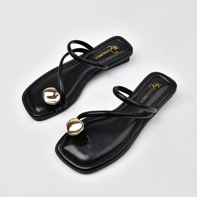 Women's elegant and fashionable strappy sandals with unique metal accents, size Valenzora