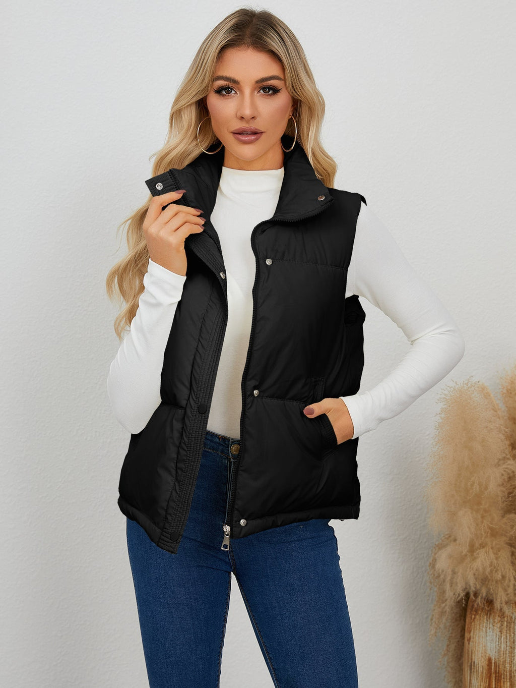Women's vest with high collar and practical pockets, size